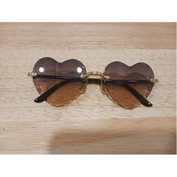 Accessories - Heart Shaped Sunglasses In Black Brown